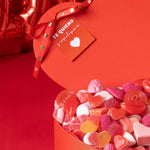 Regalo en forma de corazón con 1KG de gominolas variadas.
