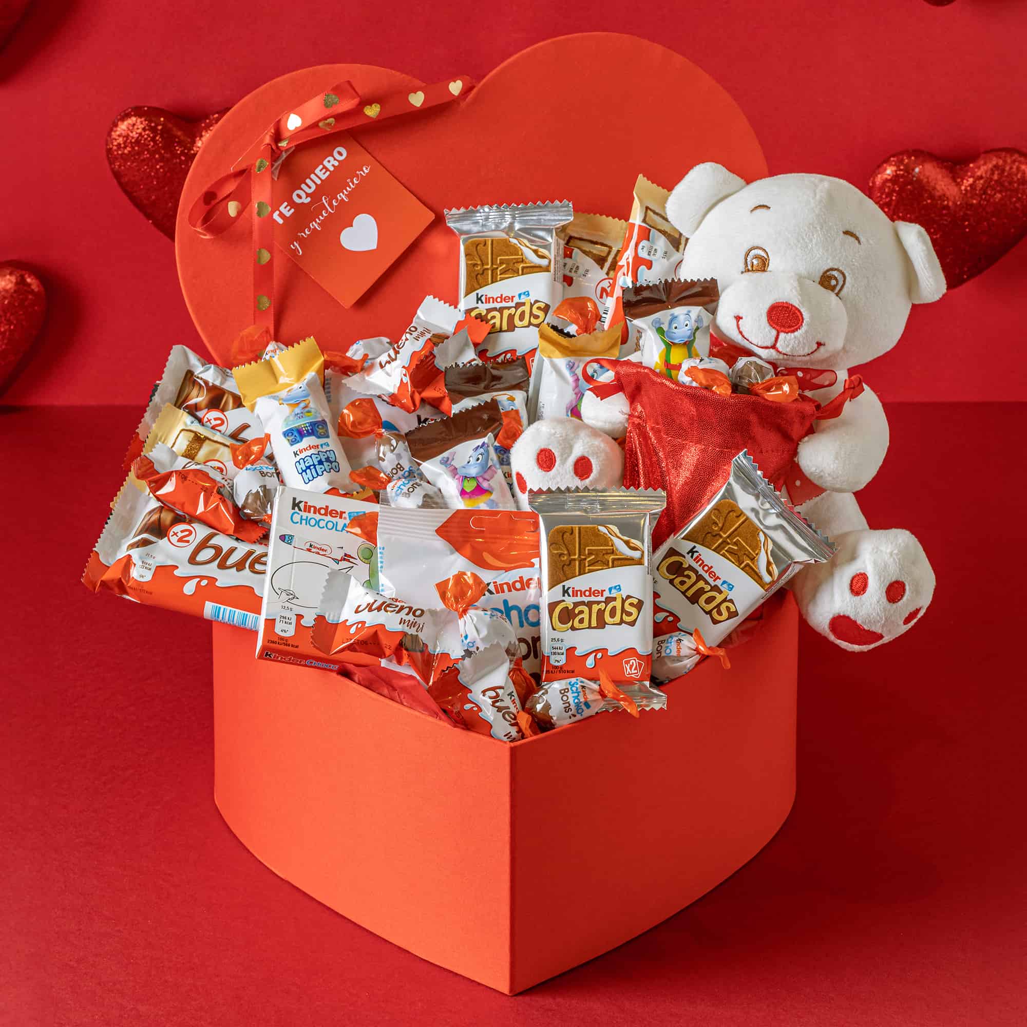 Corazón Rojo con peluche y surtido de chocolatería Kinder Bueno.
