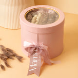 Detalle del contenido de la caja regalo: bolsitas de frutos secos y chuches