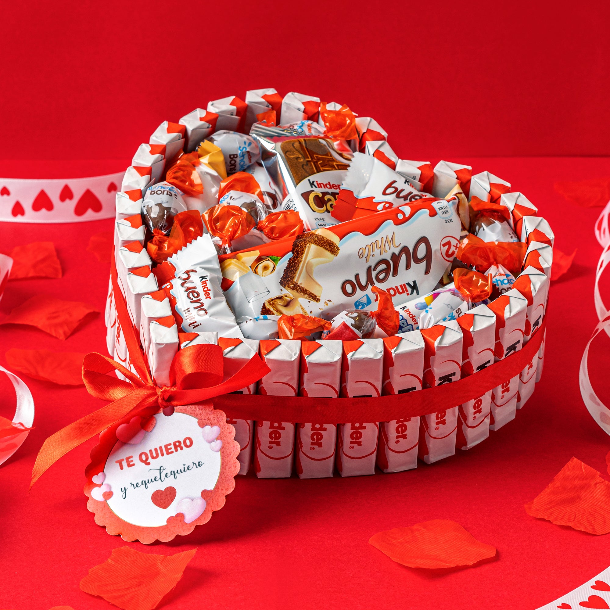 Tarta de corazón con surtido de chocolatinas Kinder Bueno - Regalo original Día de la madre.