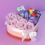 Regalo de chocolates Milka en caja premium decorada con rosas.
