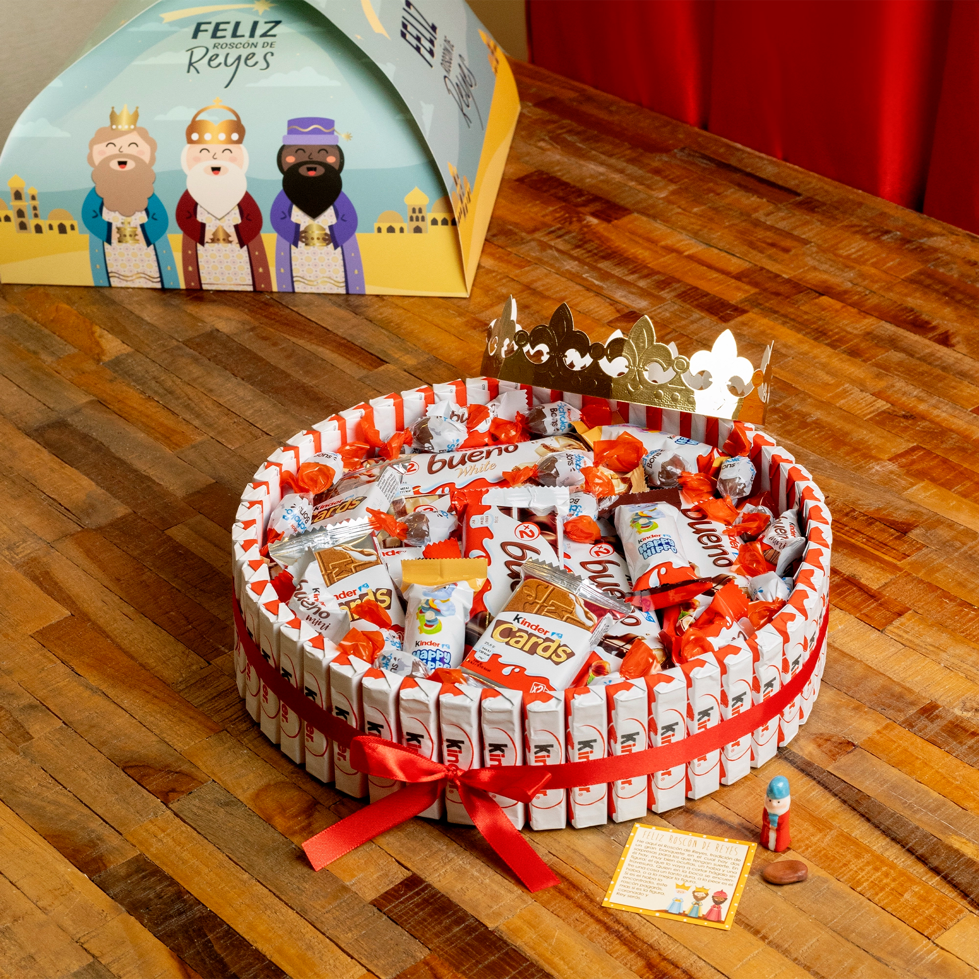 Roscón de Reyes hecho con chocolatinas Kinder y caja decorativa edición Reyes